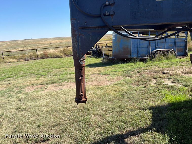 image for item EI7792 1992 W-W Trailers equipment trailer
