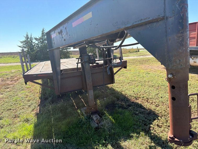 image for item EI7792 1992 W-W Trailers equipment trailer