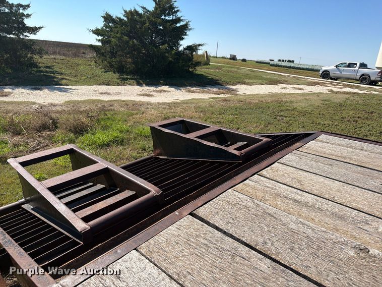 image for item EI7792 1992 W-W Trailers equipment trailer