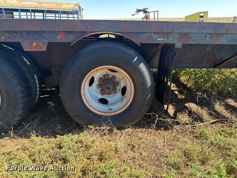 image for item EI7792 1992 W-W Trailers equipment trailer