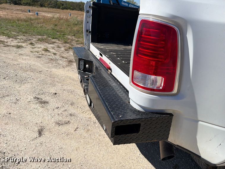 image for item EL0998 2018 RAM 3500 Laramie Crew Cab pickup truck