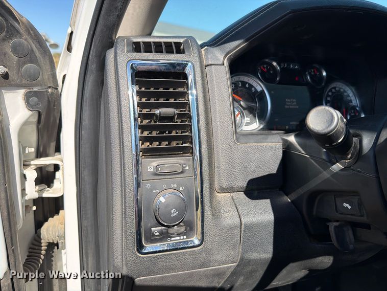 image for item EL0998 2018 RAM 3500 Laramie Crew Cab pickup truck