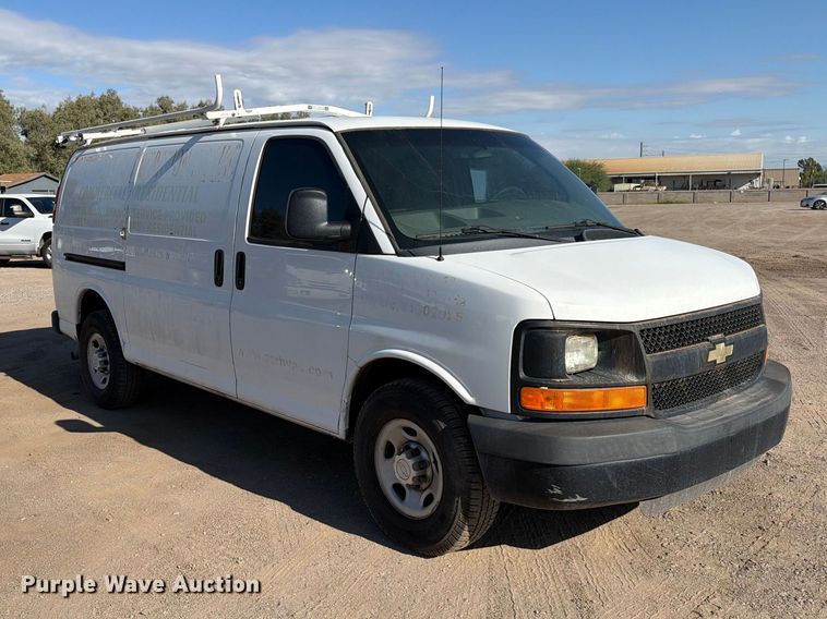 image for item EL2656 2015 Chevrolet Express 2500 van