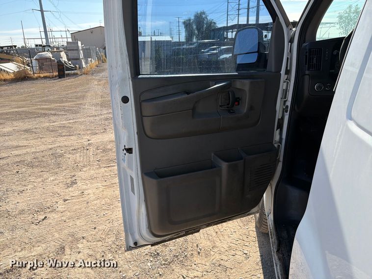 image for item EL2656 2015 Chevrolet Express 2500 van