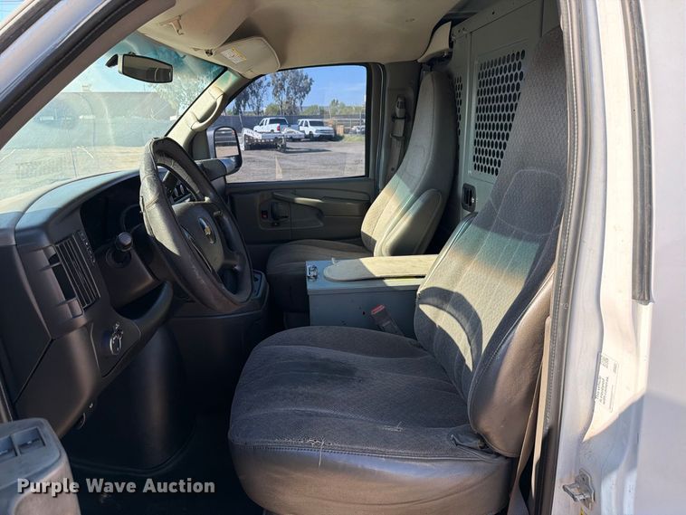 image for item EL2656 2015 Chevrolet Express 2500 van