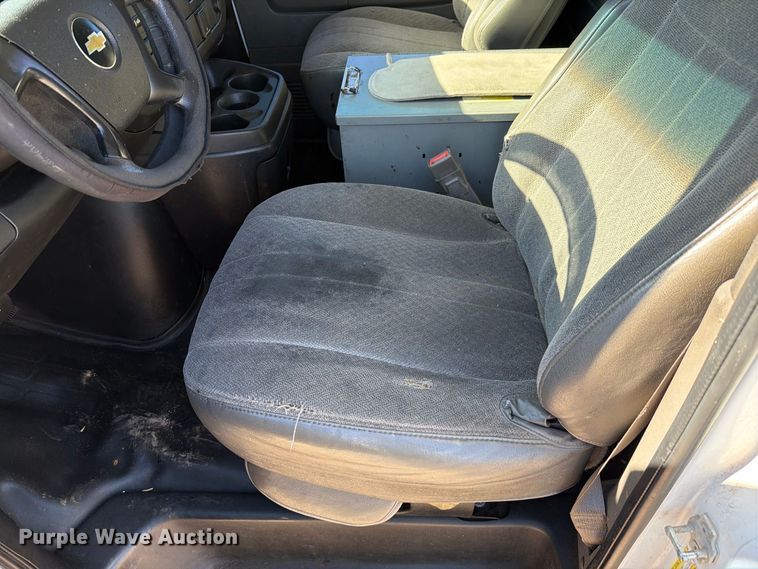 image for item EL2656 2015 Chevrolet Express 2500 van