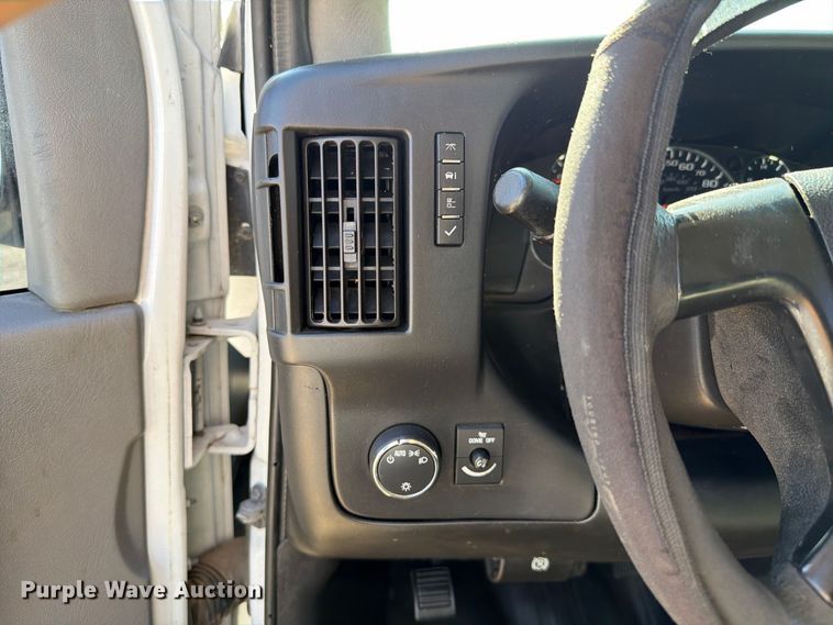 image for item EL2656 2015 Chevrolet Express 2500 van