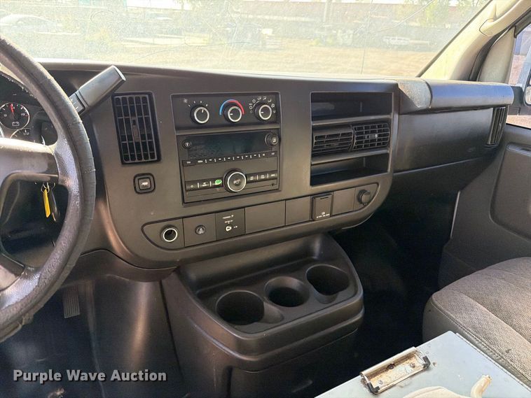 image for item EL2656 2015 Chevrolet Express 2500 van