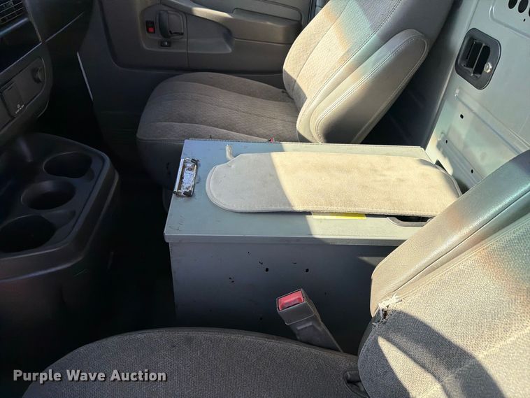 image for item EL2656 2015 Chevrolet Express 2500 van