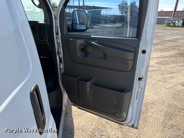image for item EL2656 2015 Chevrolet Express 2500 van