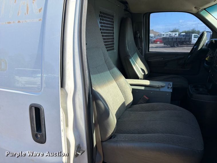 image for item EL2656 2015 Chevrolet Express 2500 van