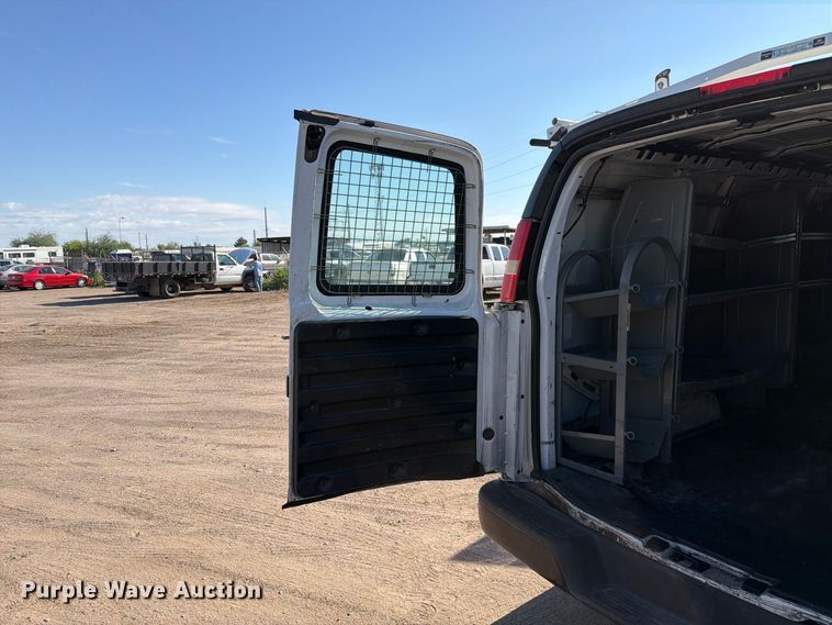 image for item EL2656 2015 Chevrolet Express 2500 van