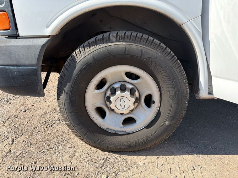 image for item EL2656 2015 Chevrolet Express 2500 van