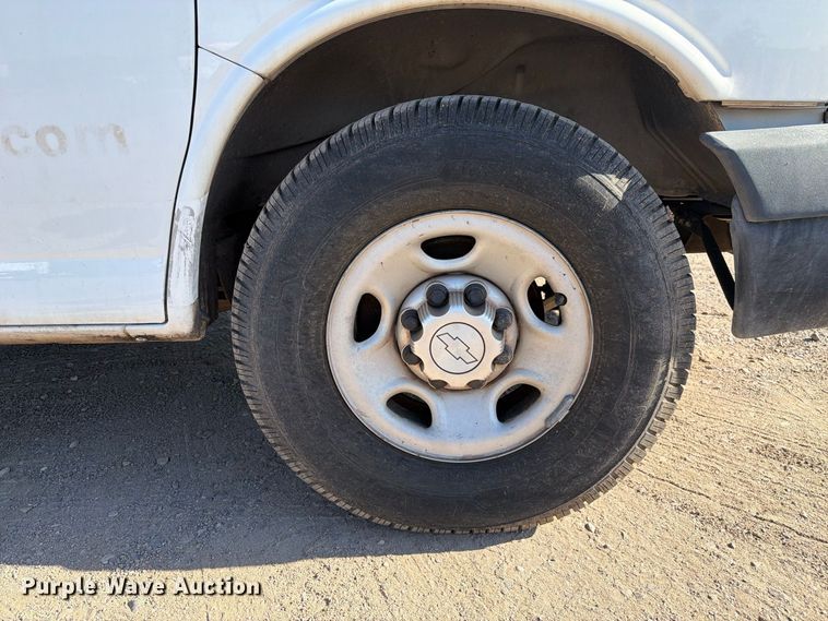 image for item EL2656 2015 Chevrolet Express 2500 van