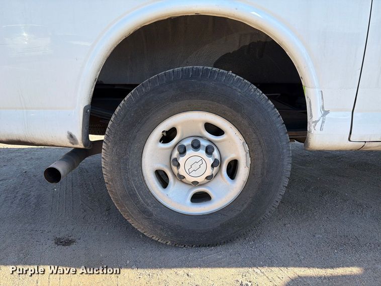 image for item EL2656 2015 Chevrolet Express 2500 van