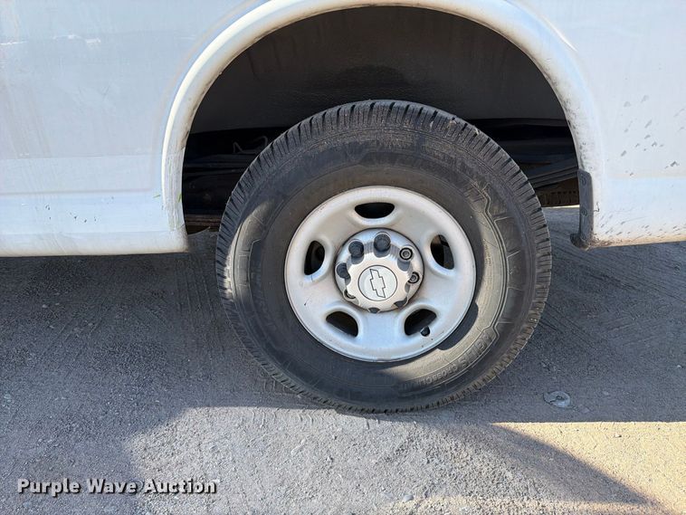 image for item EL2656 2015 Chevrolet Express 2500 van