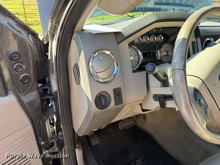 image for item EO8795 2008 Ford F450 Super Duty Crew Cab pickup truck