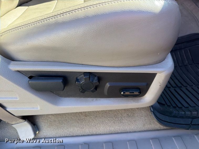 image for item EO8795 2008 Ford F450 Super Duty Crew Cab pickup truck
