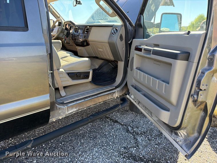 image for item EO8795 2008 Ford F450 Super Duty Crew Cab pickup truck