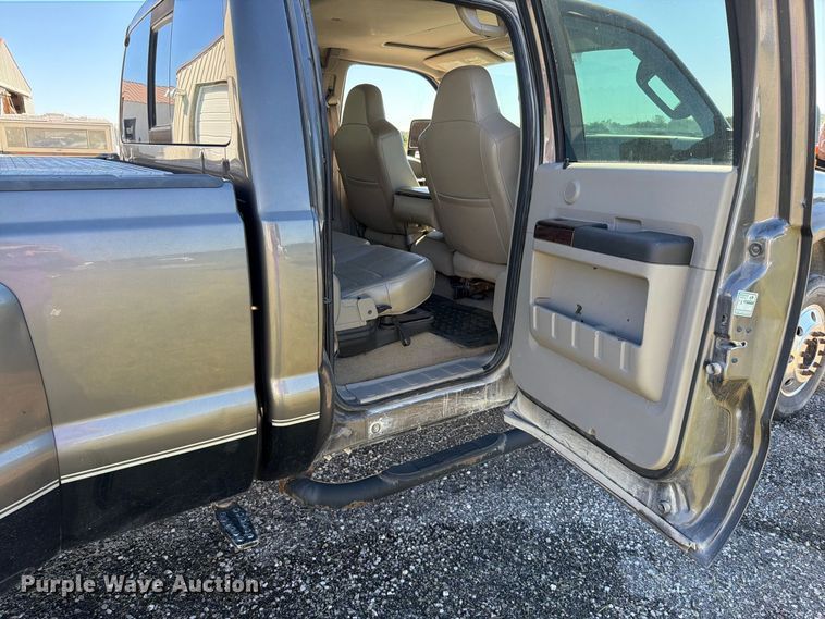 image for item EO8795 2008 Ford F450 Super Duty Crew Cab pickup truck