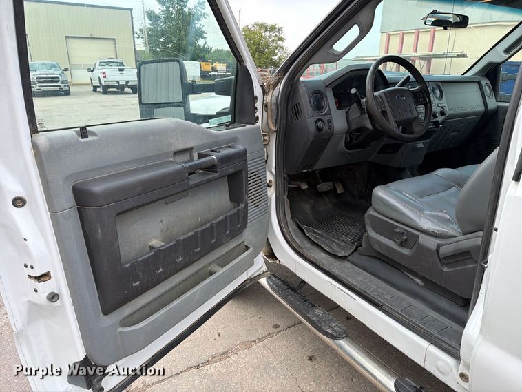 image for item EP7832 2015 Ford F350 Super Duty Ext. Cab pickup truck
