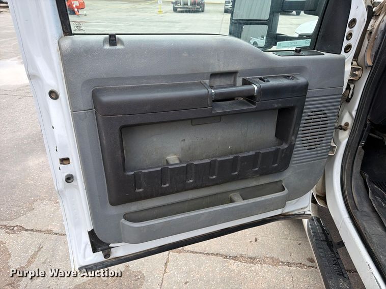 image for item EP7832 2015 Ford F350 Super Duty Ext. Cab pickup truck