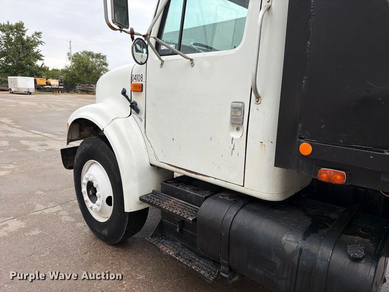 image for item EP7834 1992 International 4700 dump flatbed truck