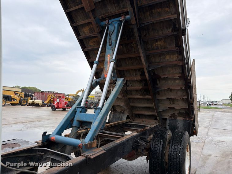 image for item EP7834 1992 International 4700 dump flatbed truck