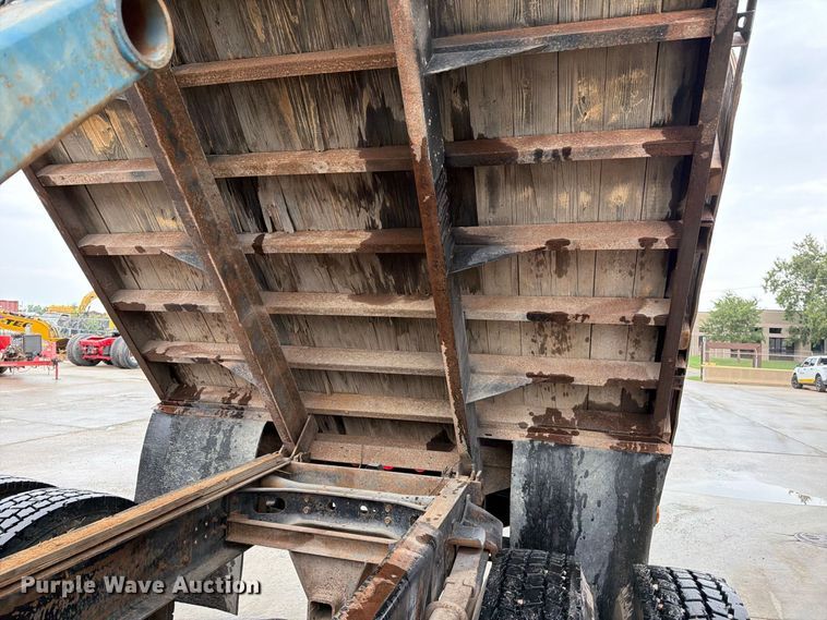 image for item EP7834 1992 International 4700 dump flatbed truck