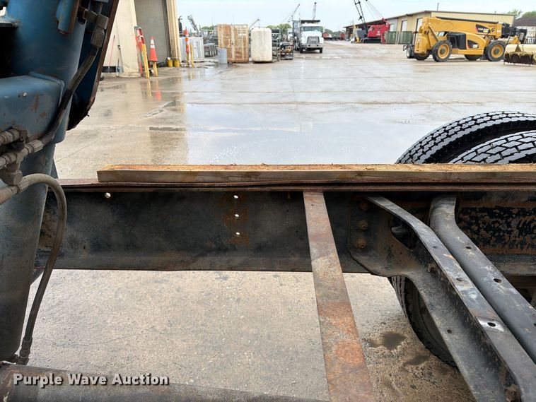 image for item EP7834 1992 International 4700 dump flatbed truck