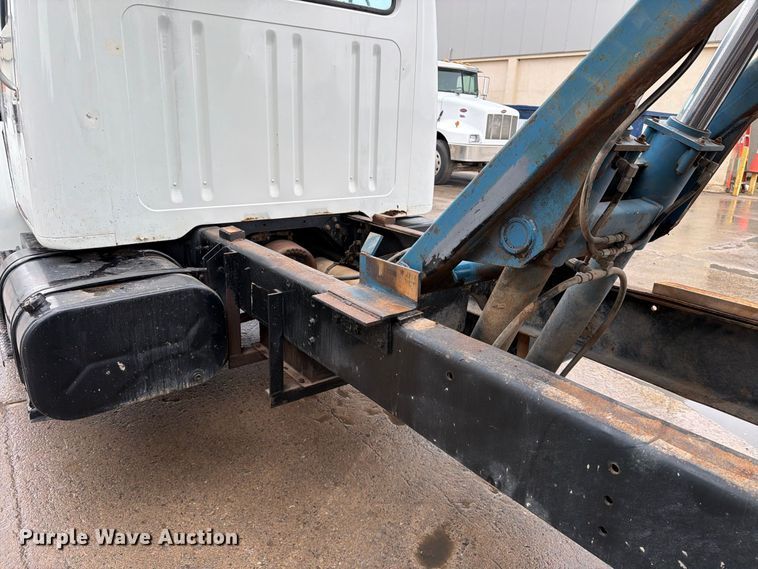image for item EP7834 1992 International 4700 dump flatbed truck