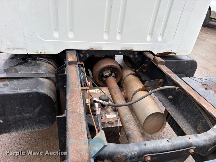image for item EP7834 1992 International 4700 dump flatbed truck