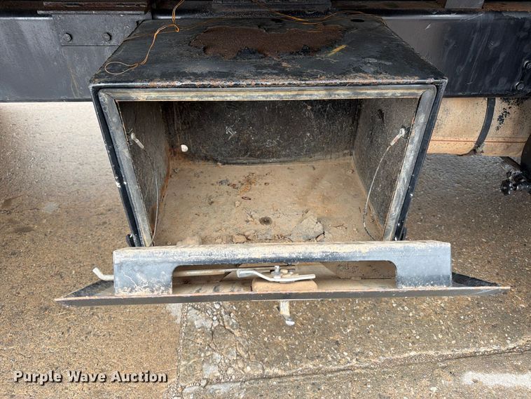image for item EP7834 1992 International 4700 dump flatbed truck