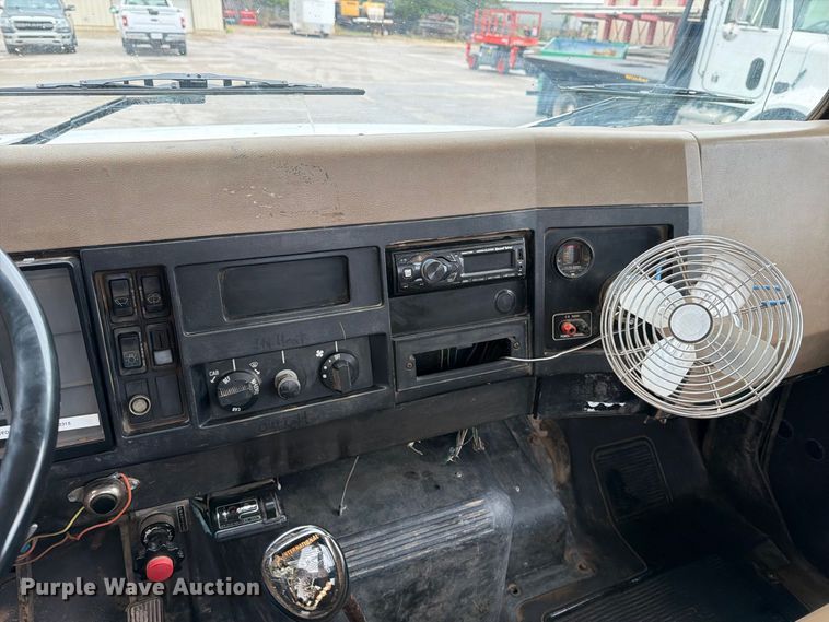 image for item EP7834 1992 International 4700 dump flatbed truck