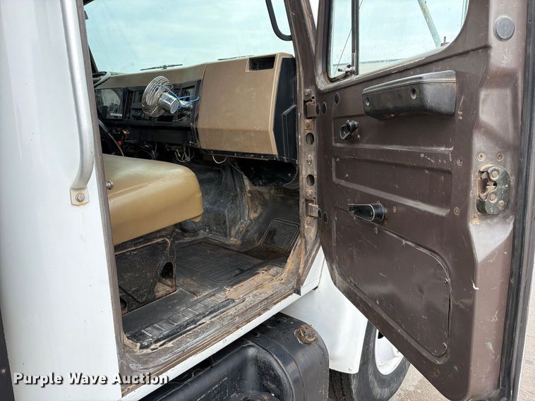 image for item EP7834 1992 International 4700 dump flatbed truck