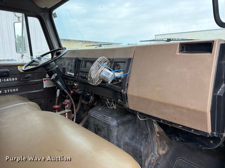 image for item EP7834 1992 International 4700 dump flatbed truck