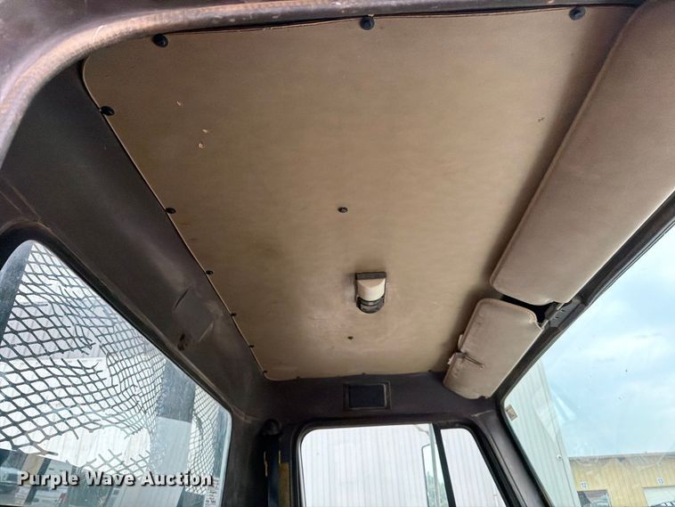image for item EP7834 1992 International 4700 dump flatbed truck