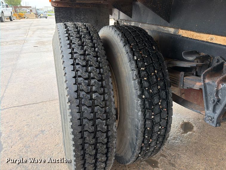 image for item EP7834 1992 International 4700 dump flatbed truck