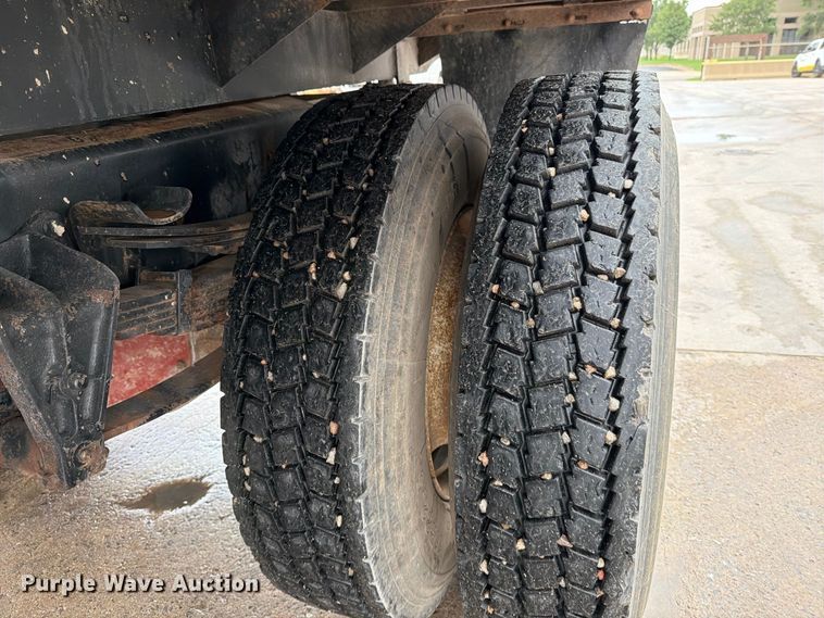 image for item EP7834 1992 International 4700 dump flatbed truck