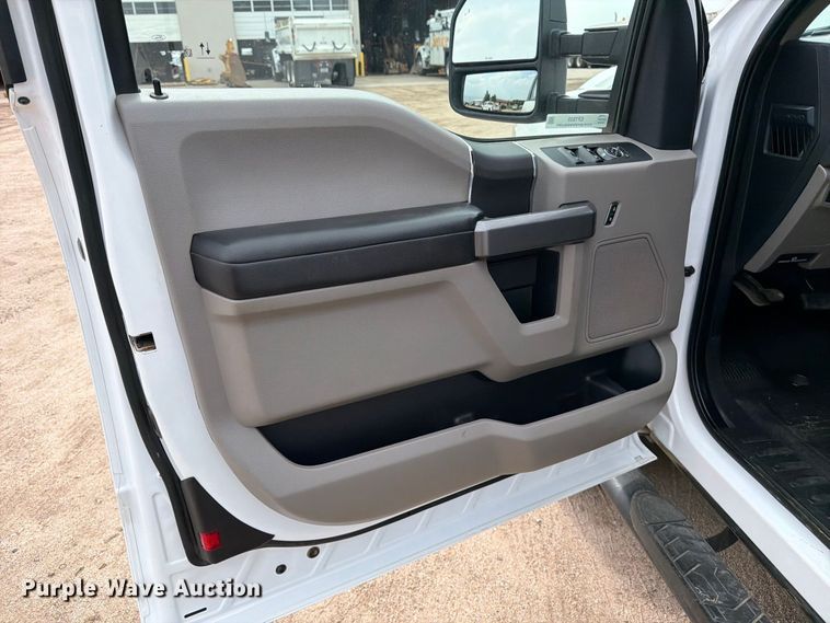 image for item EP7835 2022 Ford F250 Super Duty XLT Ext. Cab pickup truck