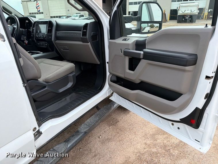 image for item EP7835 2022 Ford F250 Super Duty XLT Ext. Cab pickup truck