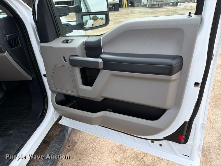 image for item EP7835 2022 Ford F250 Super Duty XLT Ext. Cab pickup truck