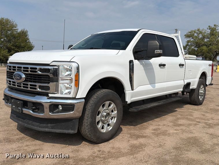 image for item EP7836 2023 Ford F250 Super Duty XLT Crew Cab pickup truck