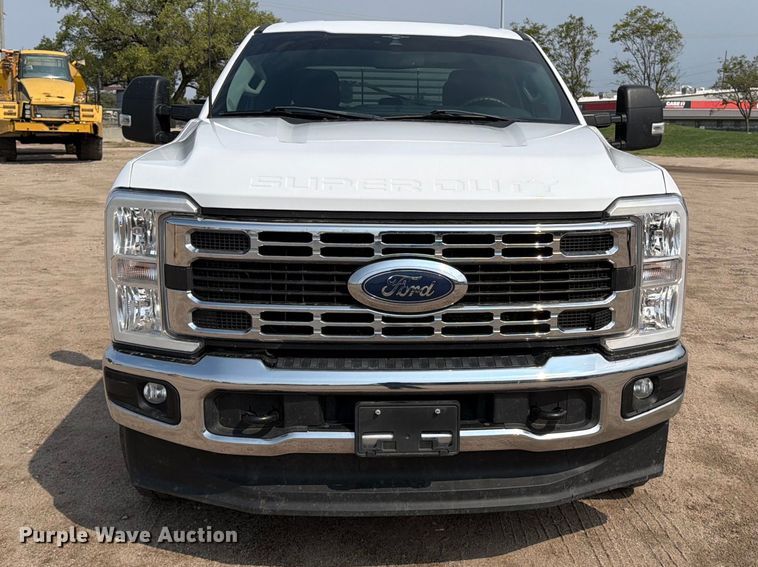 image for item EP7836 2023 Ford F250 Super Duty XLT Crew Cab pickup truck