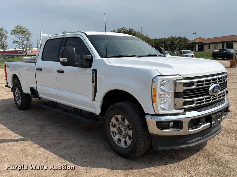 image for item EP7836 2023 Ford F250 Super Duty XLT Crew Cab pickup truck