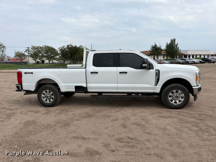 image for item EP7836 2023 Ford F250 Super Duty XLT Crew Cab pickup truck