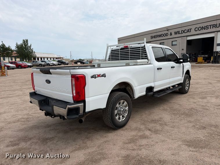 image for item EP7836 2023 Ford F250 Super Duty XLT Crew Cab pickup truck