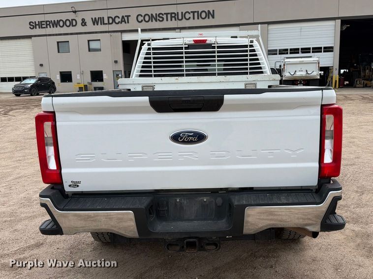 image for item EP7836 2023 Ford F250 Super Duty XLT Crew Cab pickup truck