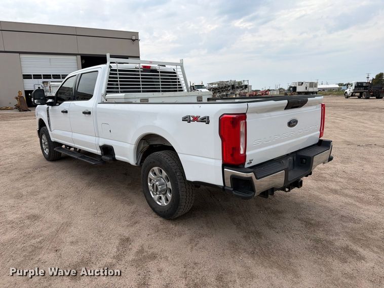 image for item EP7836 2023 Ford F250 Super Duty XLT Crew Cab pickup truck