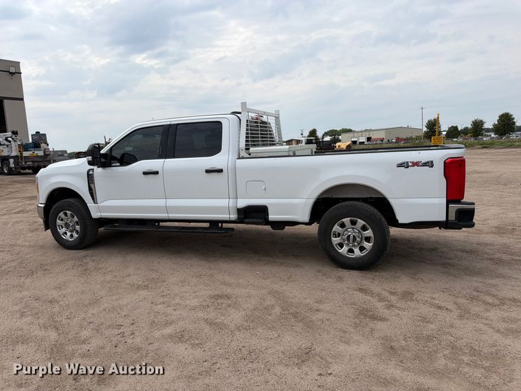 image for item EP7836 2023 Ford F250 Super Duty XLT Crew Cab pickup truck